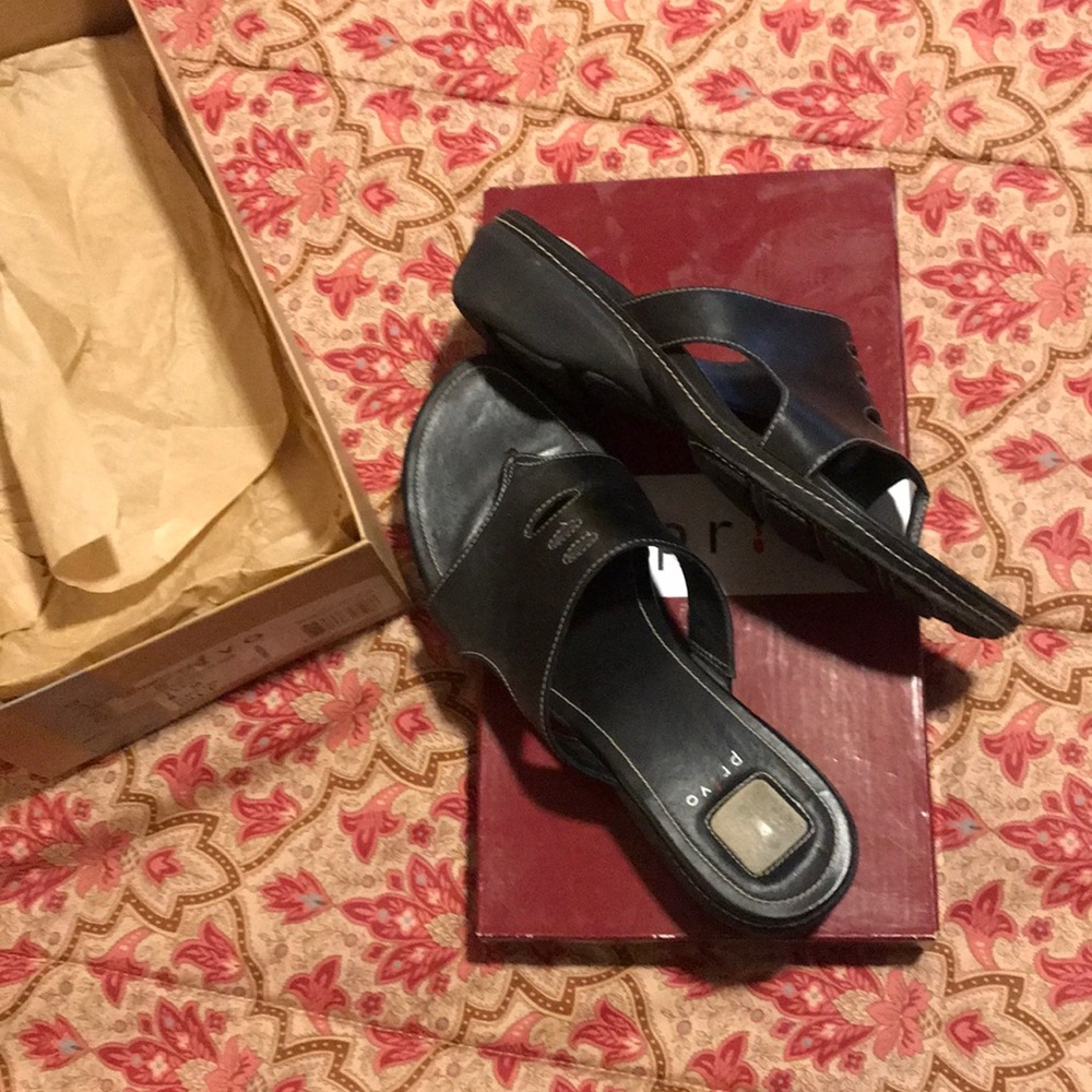 Black leather PRIVO/CLARKS sandals